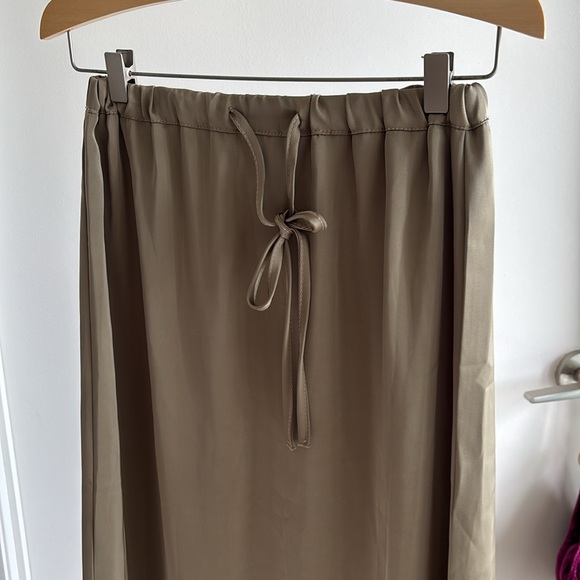 ✨Effortless Elegance Pull on Skirt in Motion - Picture 3 of 9